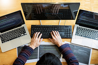 從簡(jiǎn)筆畫(huà)到復(fù)雜系統(tǒng) 臺(tái)式電腦與計(jì)算機(jī)技術(shù)開(kāi)發(fā)的演進(jìn)之路